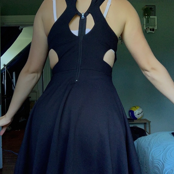 Dress - Picture 2 of 2